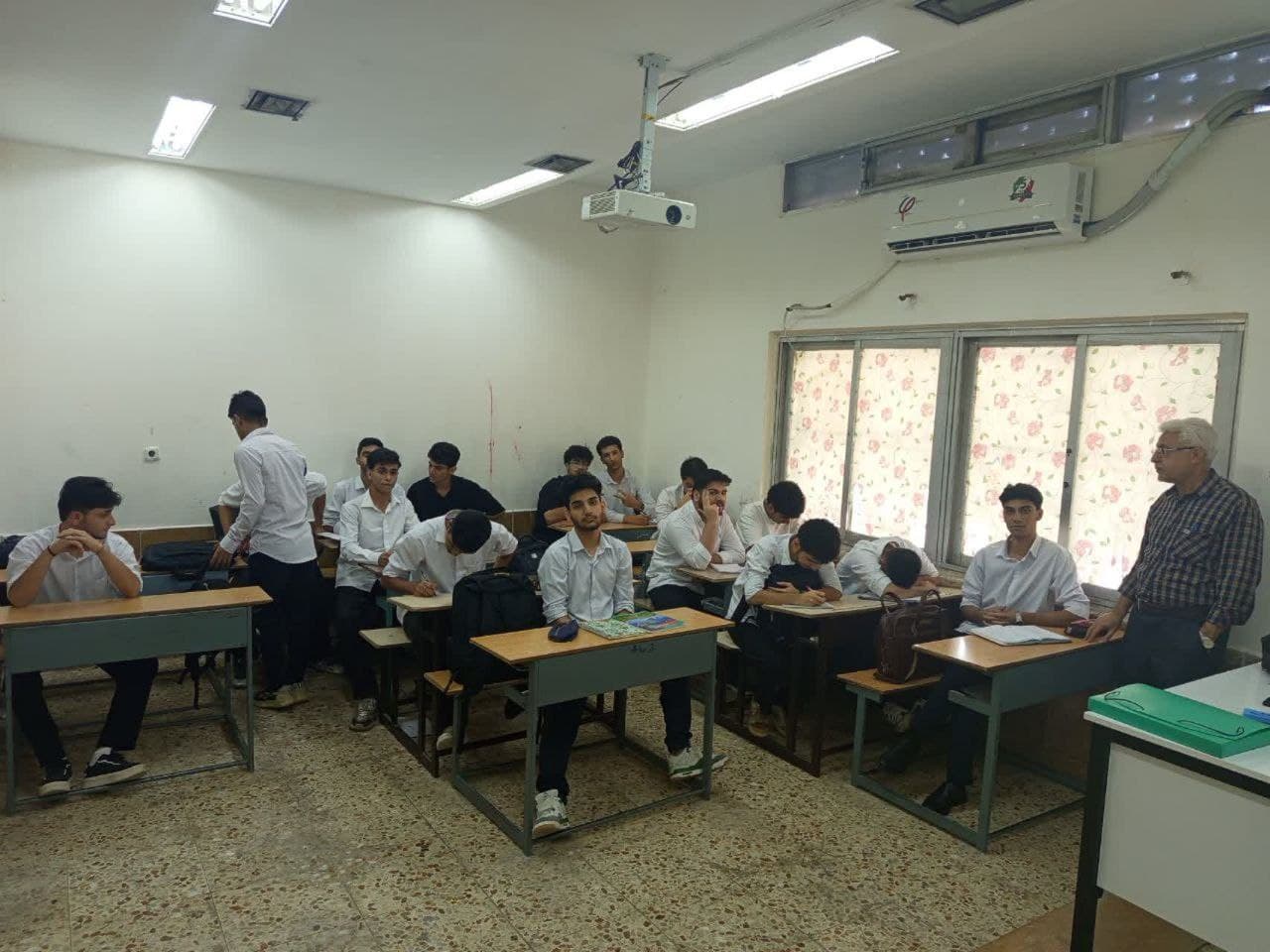 متوسطه دوم پسرانه شهدای بندر