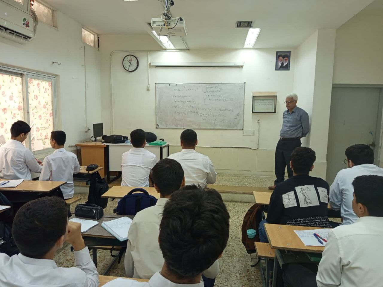 متوسطه دوم پسرانه شهدای بندر